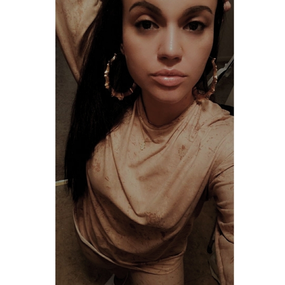 Meet your POSHER ℳ𝓲𝐜ん𝑒ℓℓ𝑒🖤🧿 - Picture 3 of 16